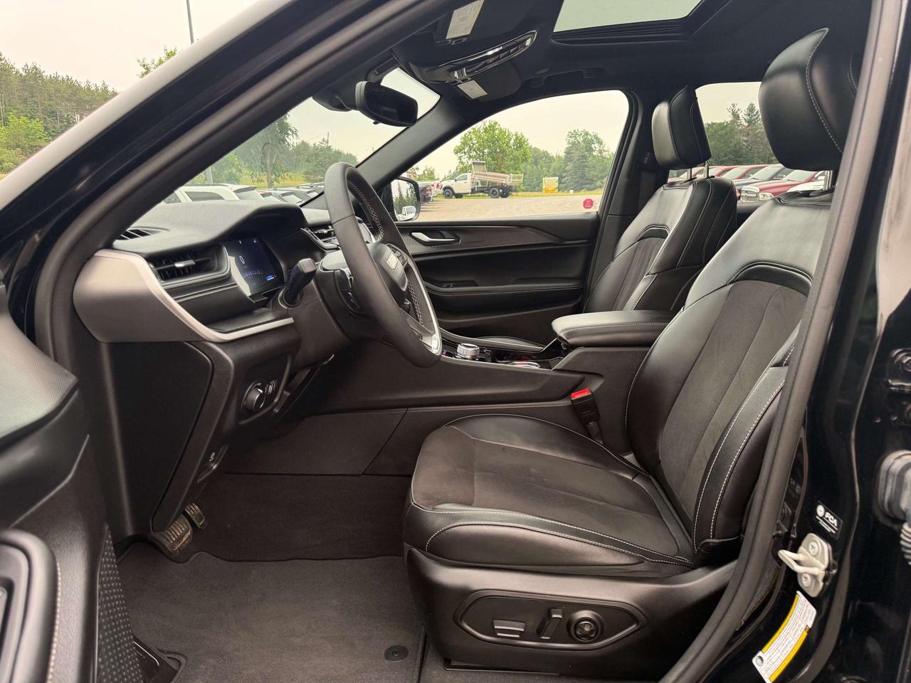 2023 Jeep Grand Cherokee Altitude Photo