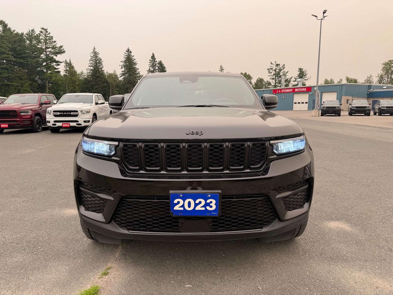 2023 Jeep Grand Cherokee Altitude Photo
