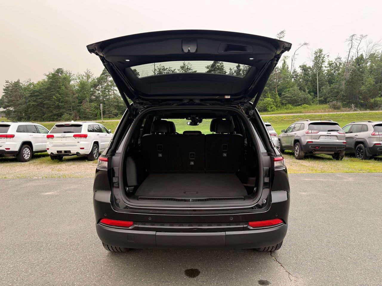 2023 Jeep Grand Cherokee Altitude Photo