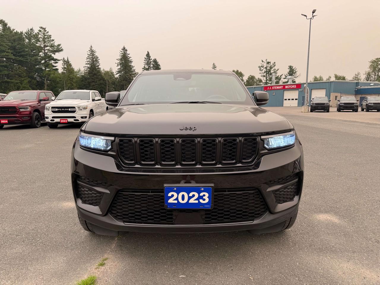 2023 Jeep Grand Cherokee Altitude Photo