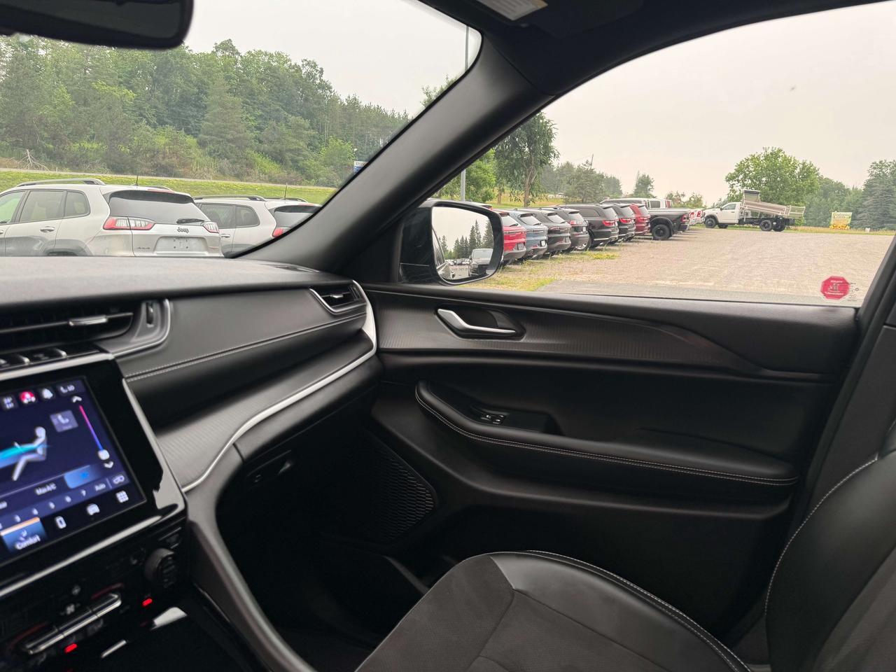 2023 Jeep Grand Cherokee Altitude Photo