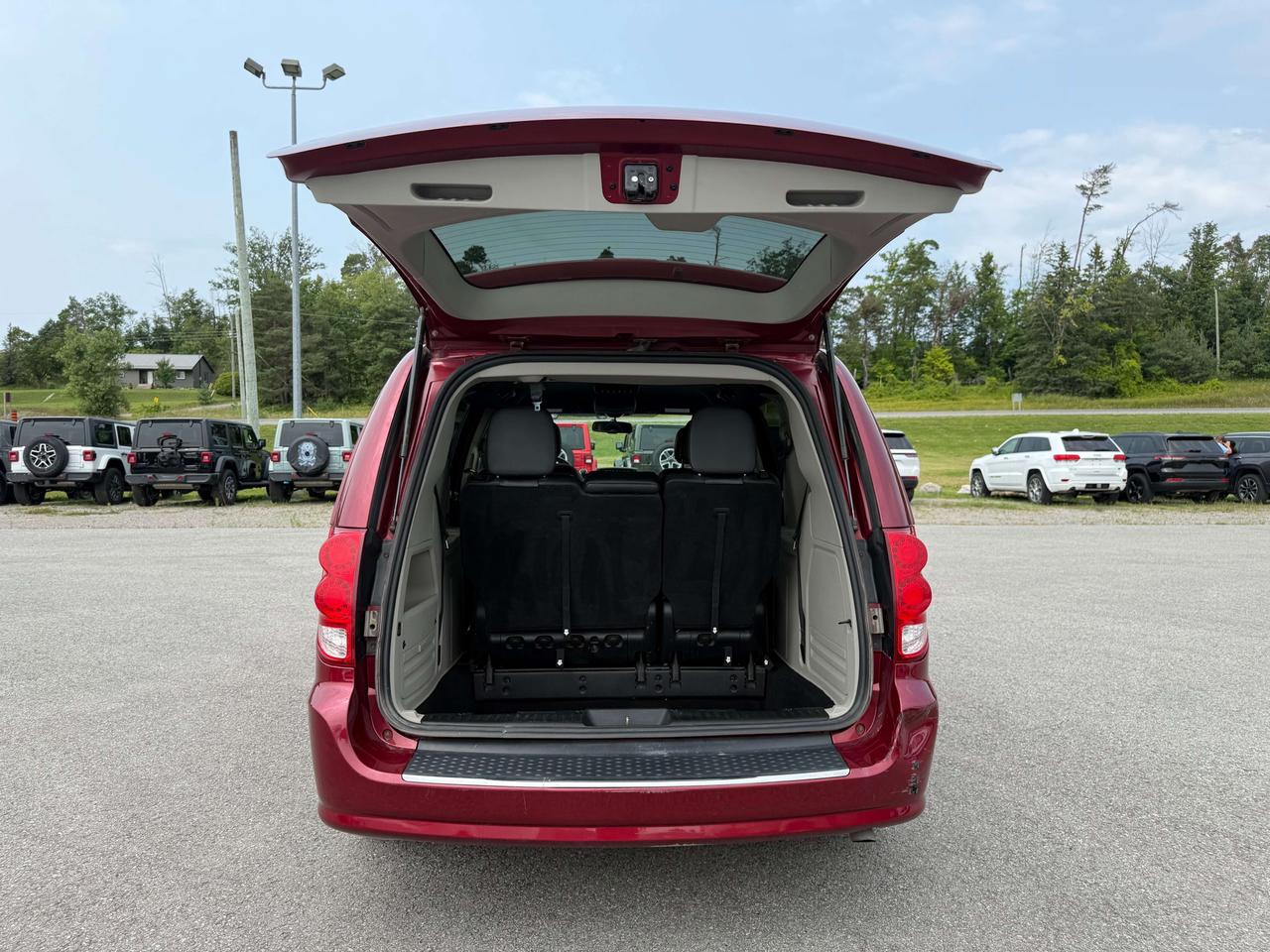 2016 Dodge Grand Caravan SXT Premium Plus - cruise control Photo