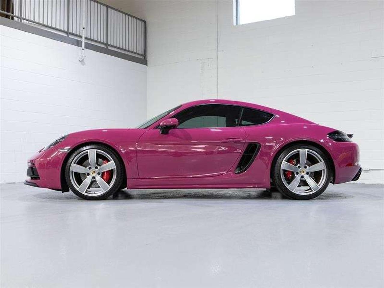 2025 Porsche 718 Cayman GTS 4.0 Coupe Photo4