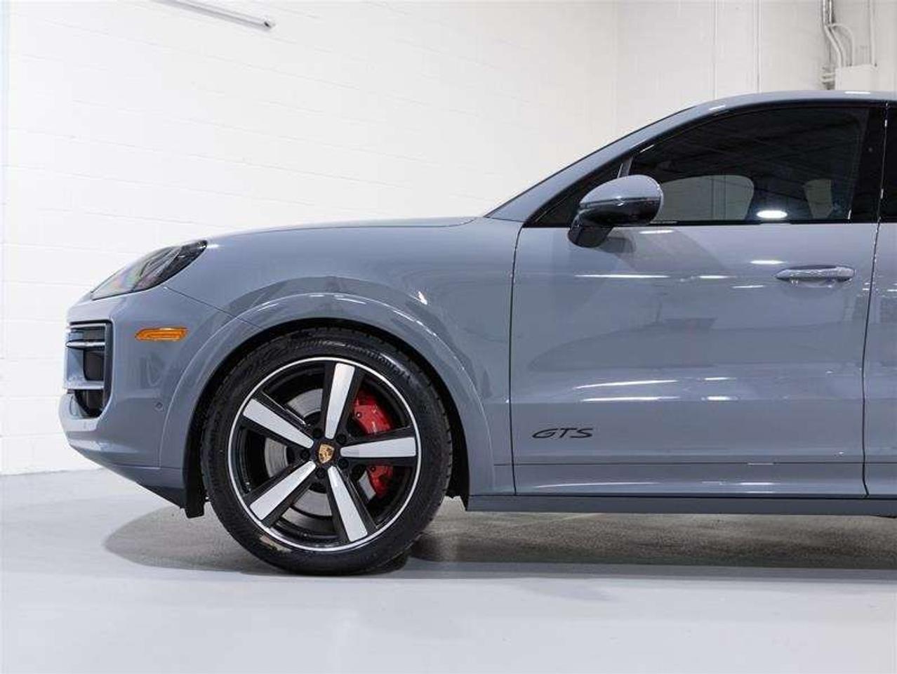2025 Porsche Cayenne GTS Coupe AWD Photo