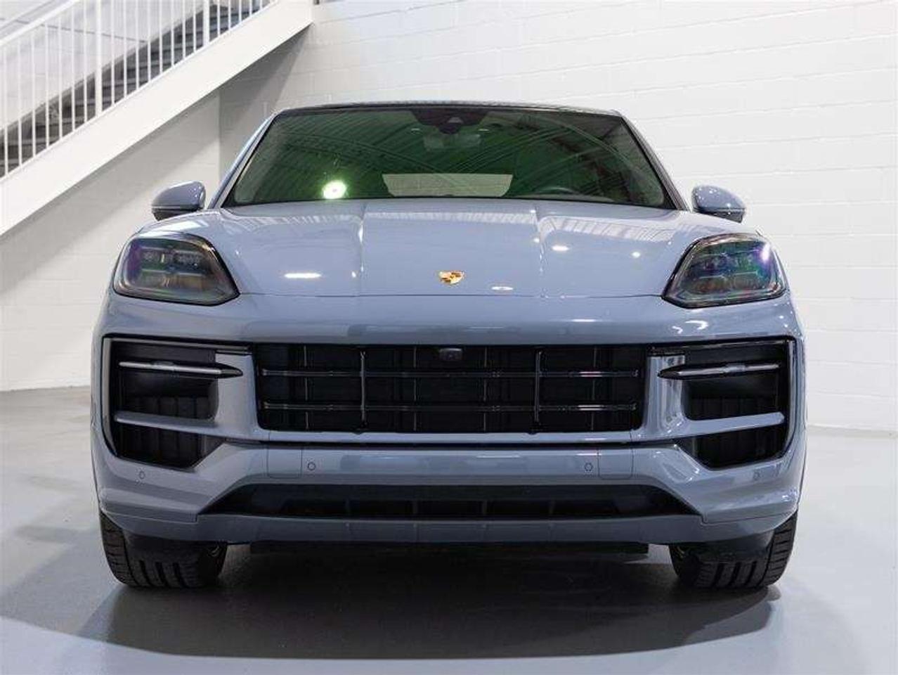 2025 Porsche Cayenne GTS Coupe AWD Photo