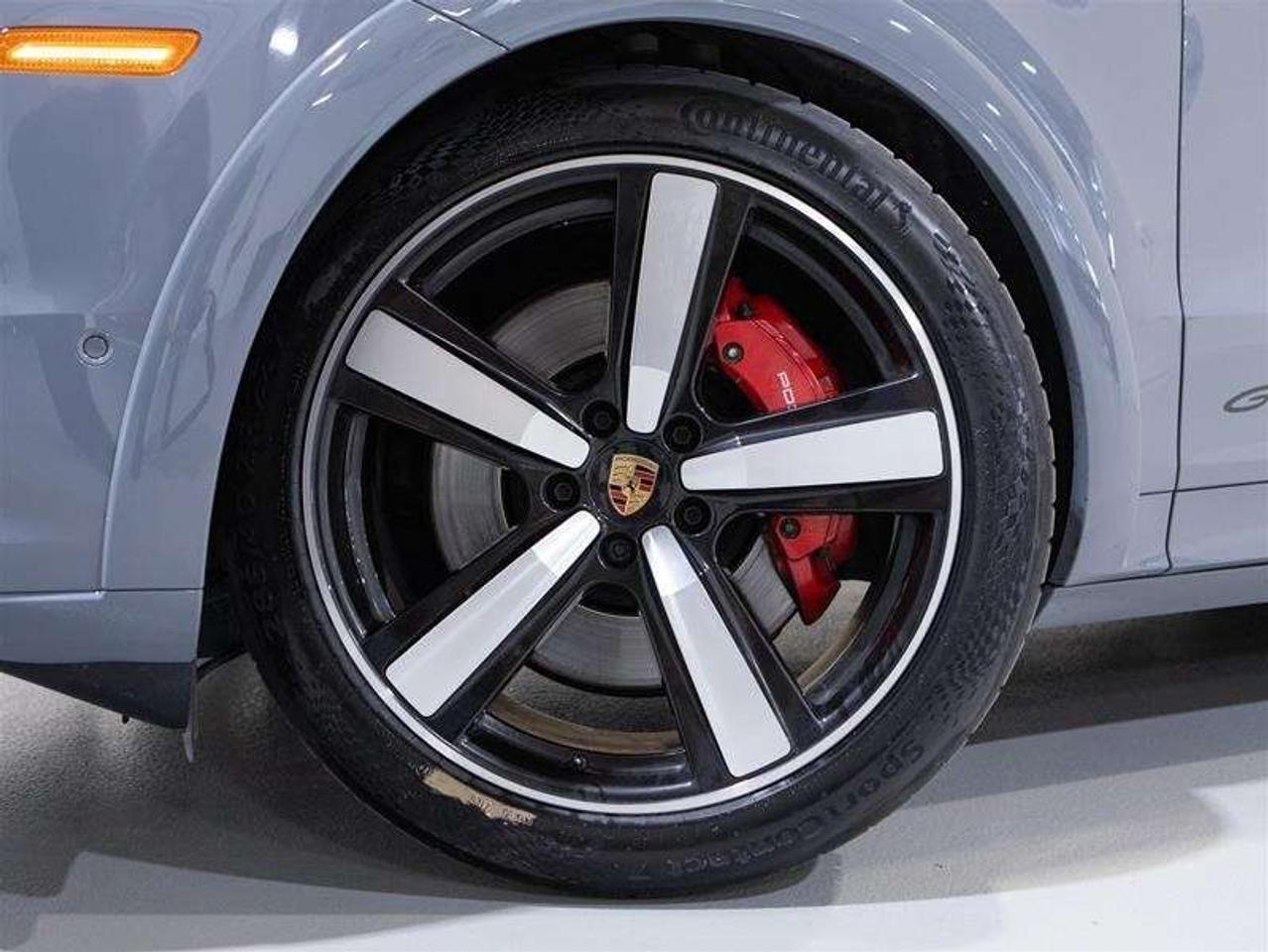 2025 Porsche Cayenne GTS Coupe AWD Photo