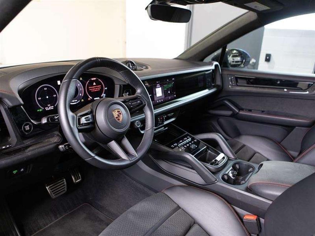2025 Porsche Cayenne GTS Coupe AWD Photo