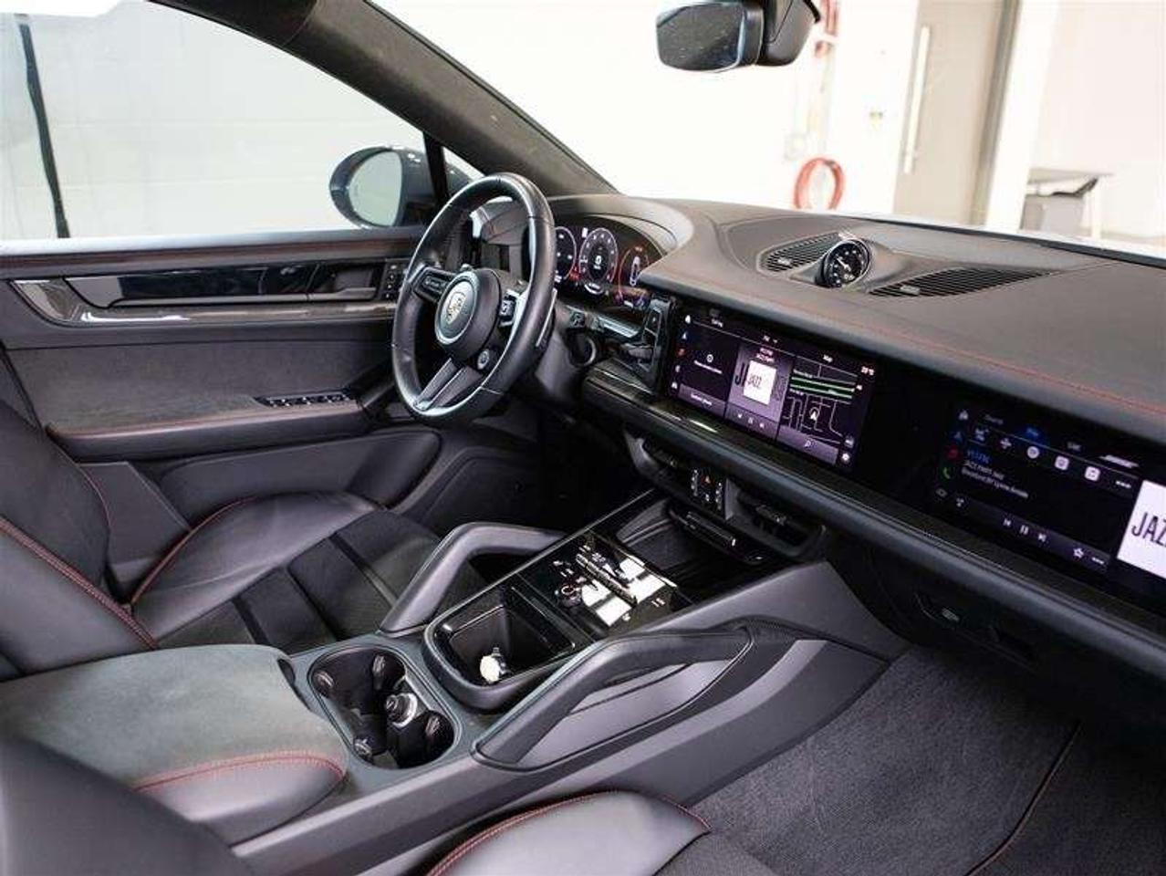2025 Porsche Cayenne GTS Coupe AWD Photo