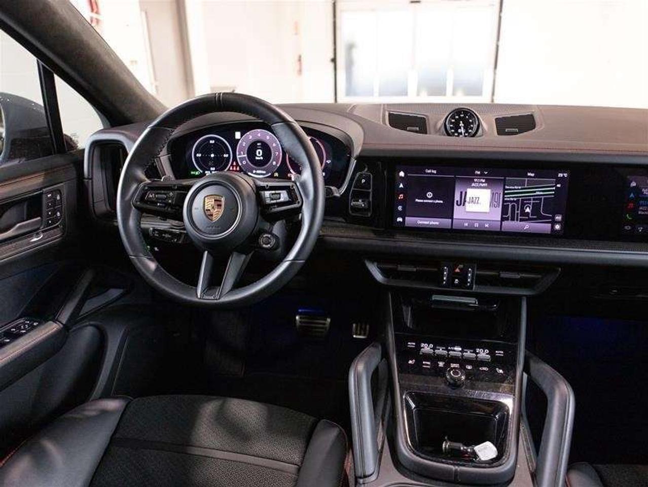 2025 Porsche Cayenne GTS Coupe AWD Photo