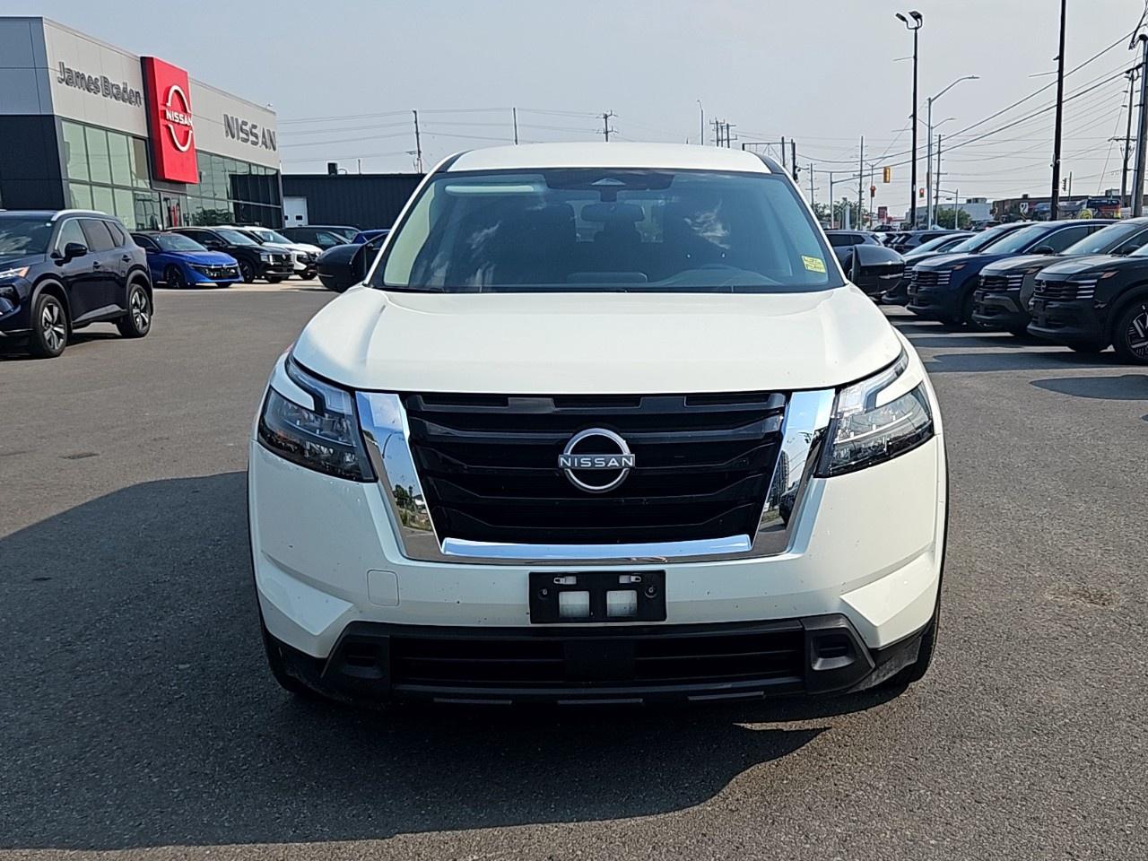 2023 Nissan Pathfinder S 4WD Photo