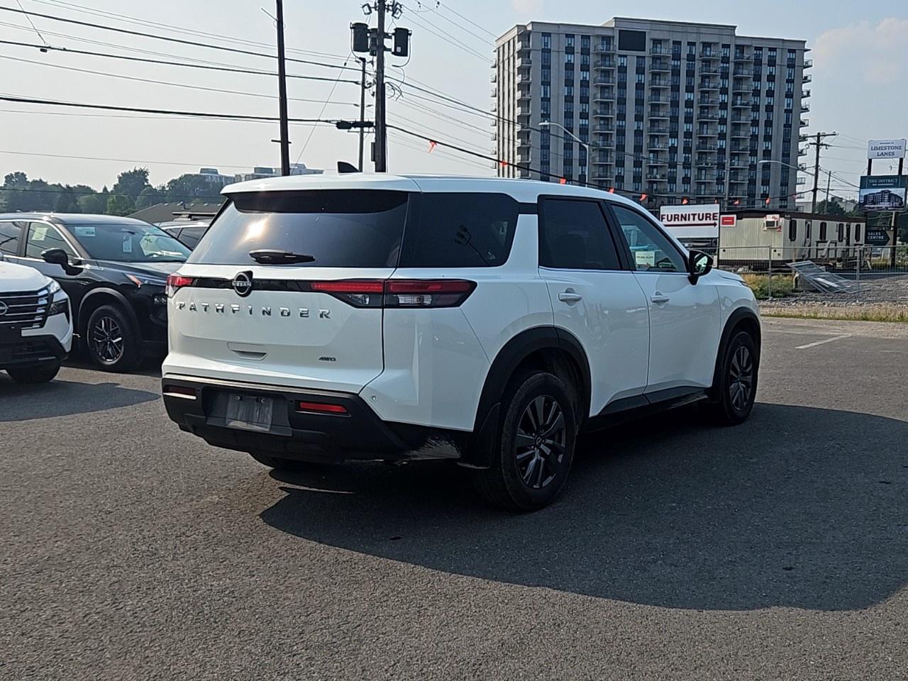 2023 Nissan Pathfinder S 4WD Photo