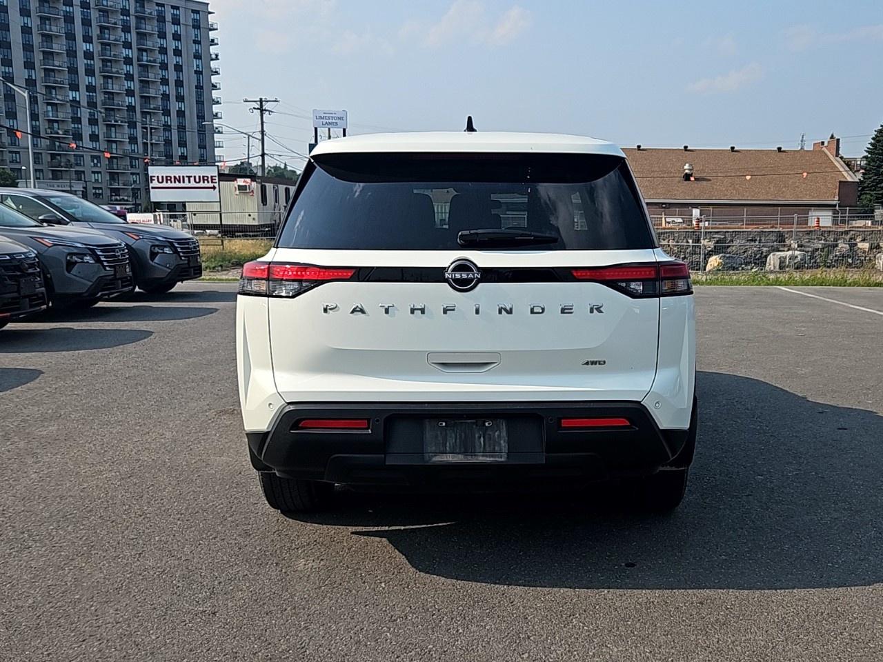 2023 Nissan Pathfinder S 4WD Photo