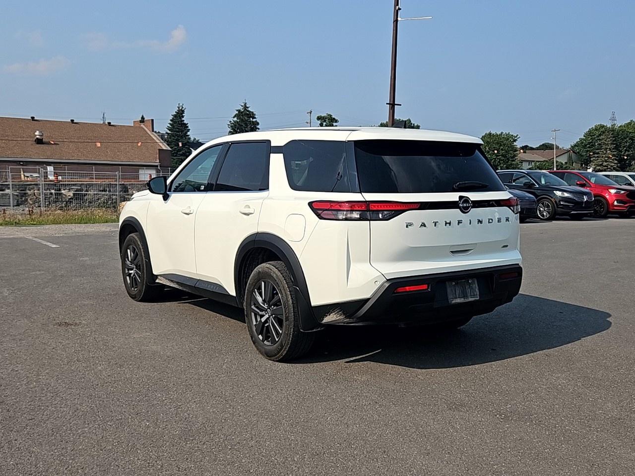 2023 Nissan Pathfinder S 4WD Photo