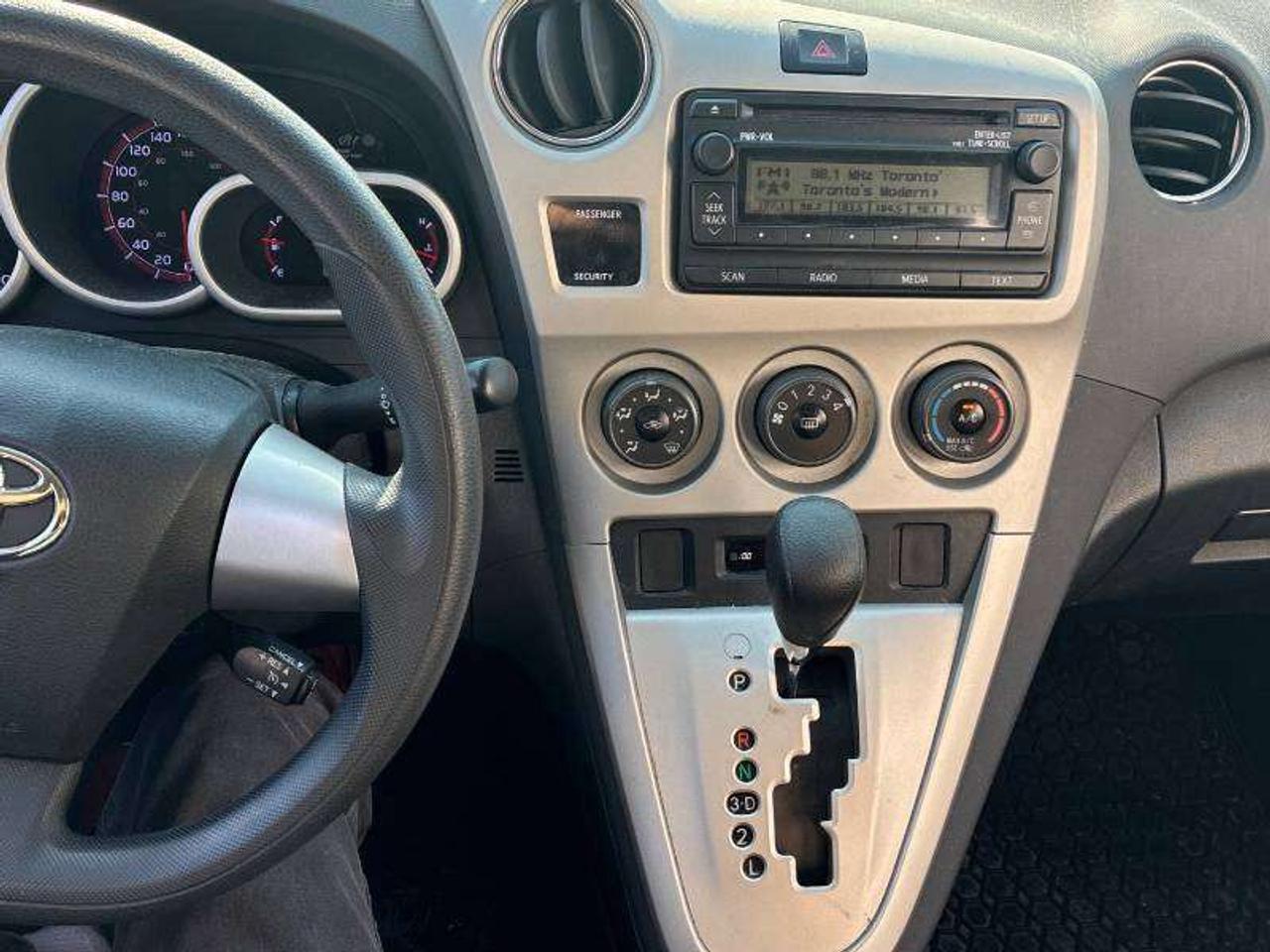 2014 Toyota Matrix AUTO !!! YES ONLY 71428 KMS !!!! ONE OWNER !! MINT Photo