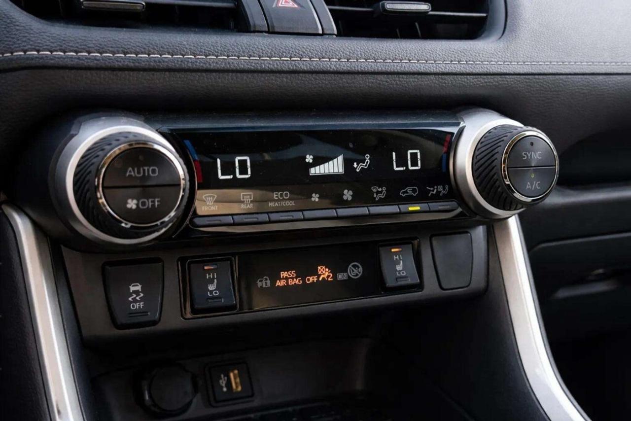 2025 Toyota RAV4 Hybrid XLE SUV AWD Photo