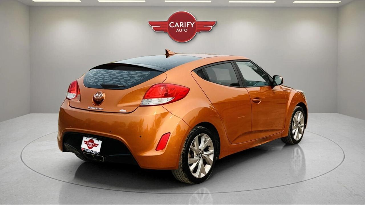2016 Hyundai Veloster Coupe Auto SE Photo