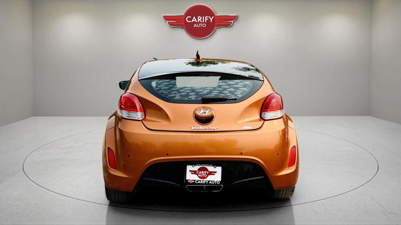 2016 Hyundai Veloster Coupe Auto SE Photo