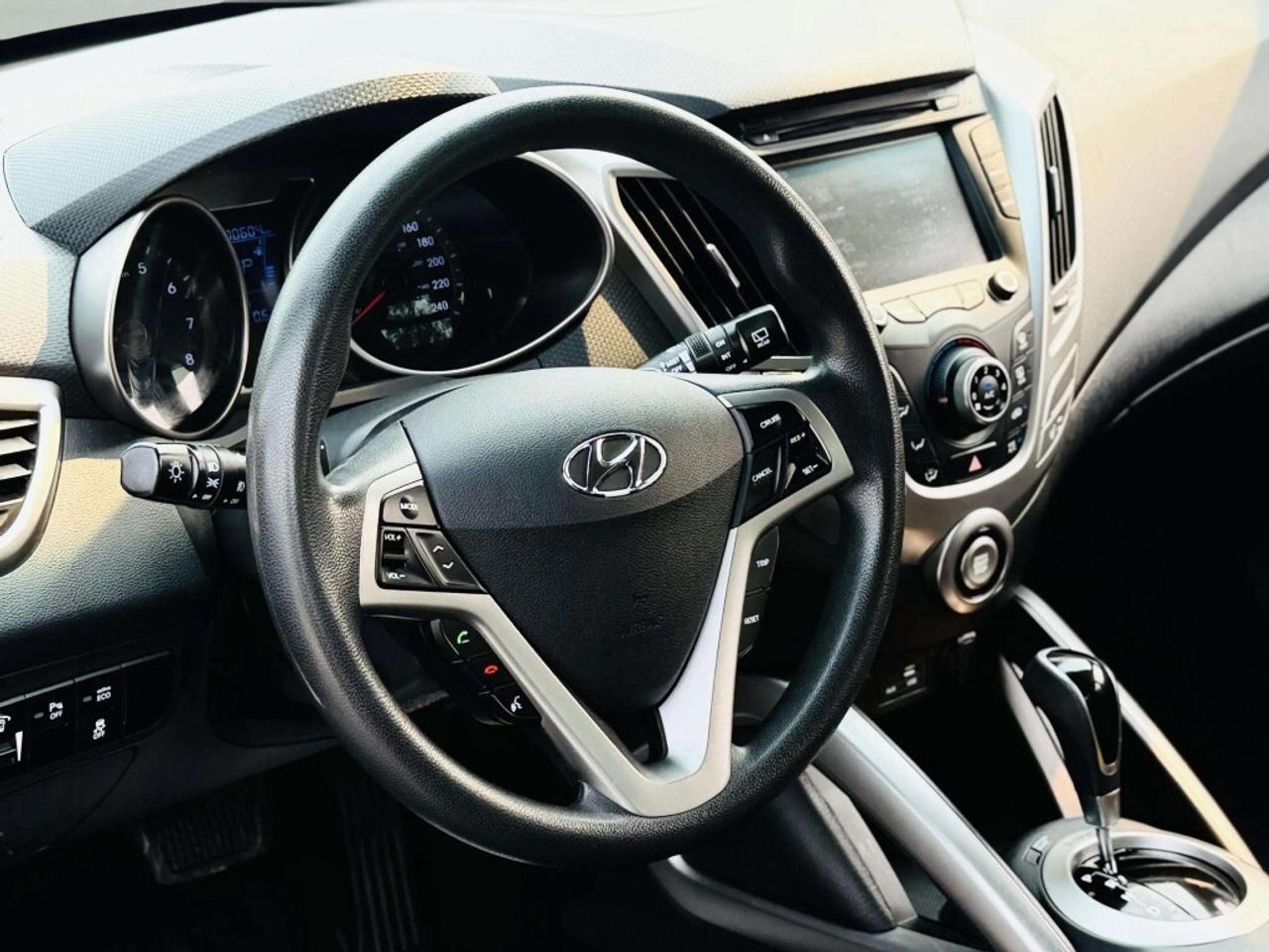 2016 Hyundai Veloster Coupe Auto SE Photo