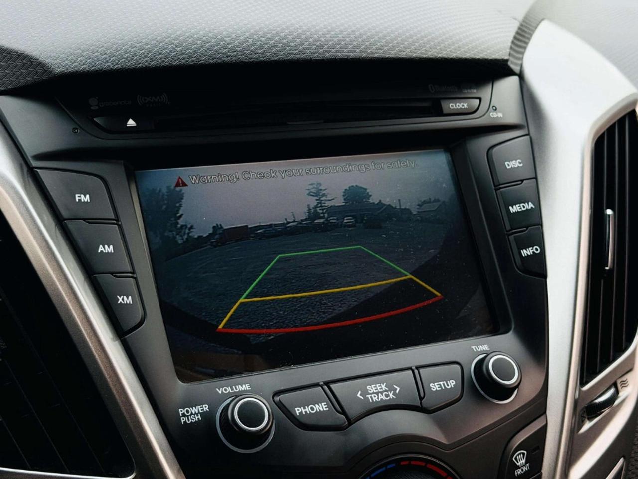 2016 Hyundai Veloster Coupe Auto SE Photo