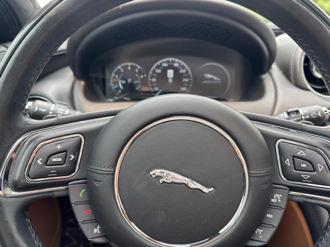 2016 Jaguar XJ Portfolio Photo