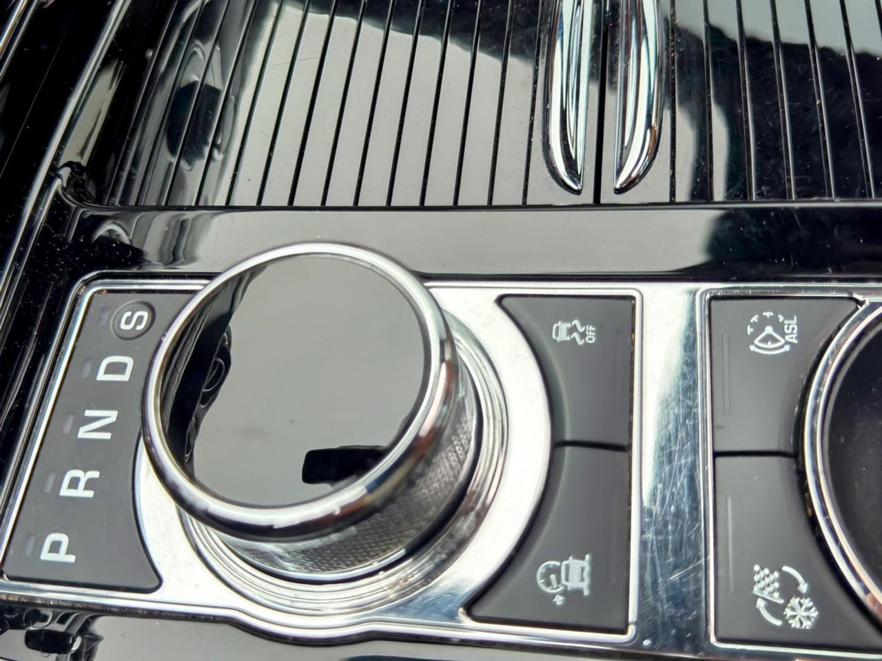 2016 Jaguar XJ Portfolio Photo