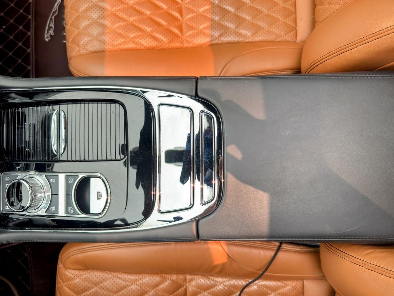 2016 Jaguar XJ Portfolio Photo