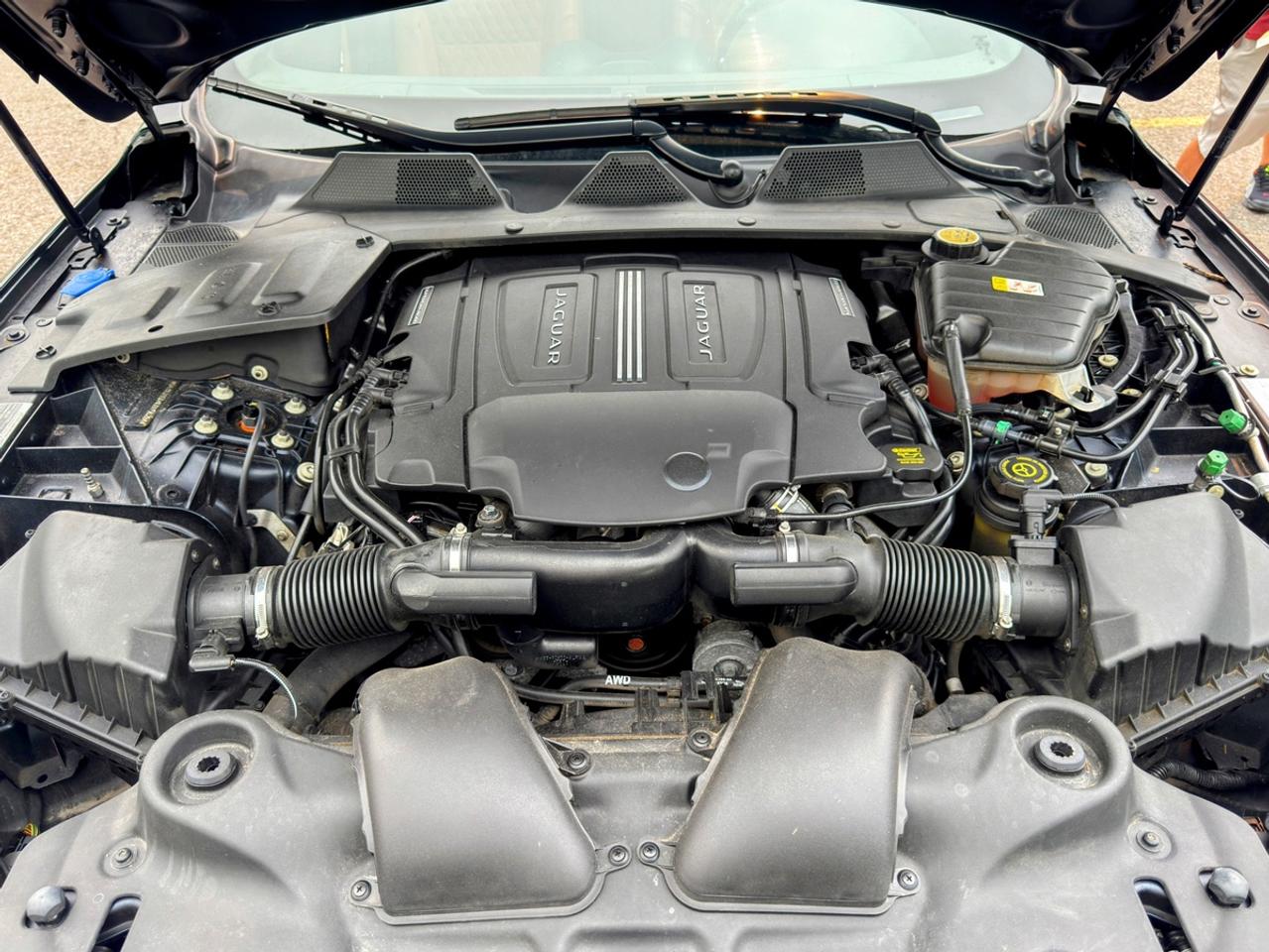 2016 Jaguar XJ Portfolio Photo