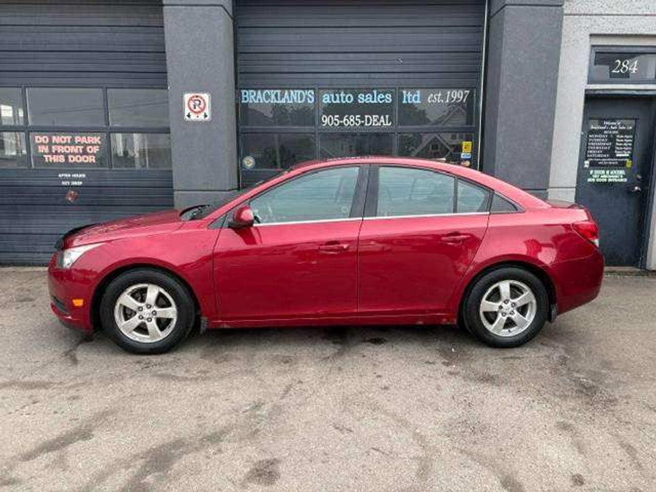 2014 Chevrolet Cruze 2LT, SUNROOF, LEATHER, HEATED SEATS, LOW KMS!! Photo