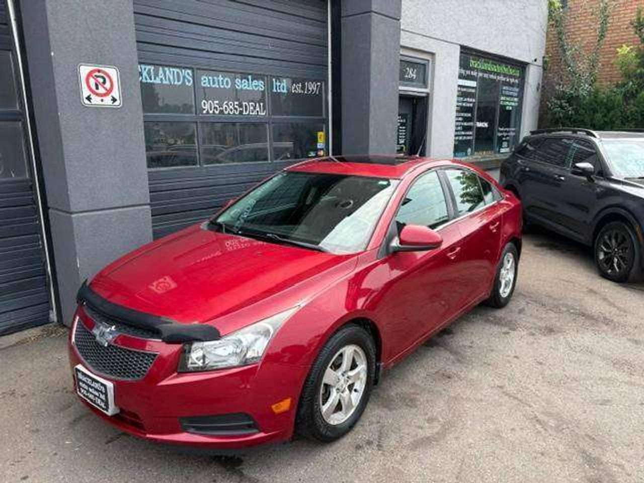 2014 Chevrolet Cruze 2LT, SUNROOF, LEATHER, HEATED SEATS, LOW KMS!! Photo