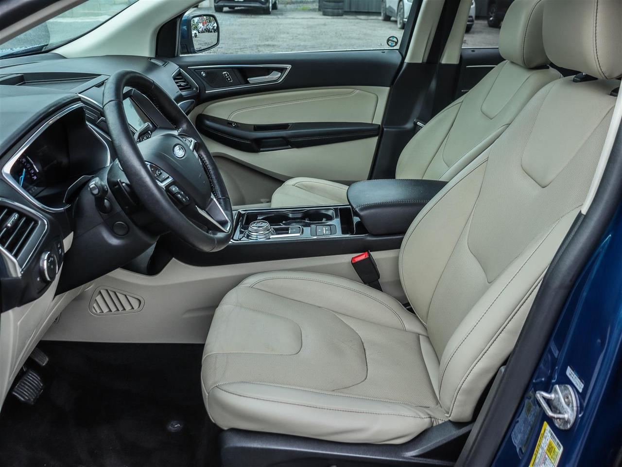 2020 Ford Edge Titanium Photo