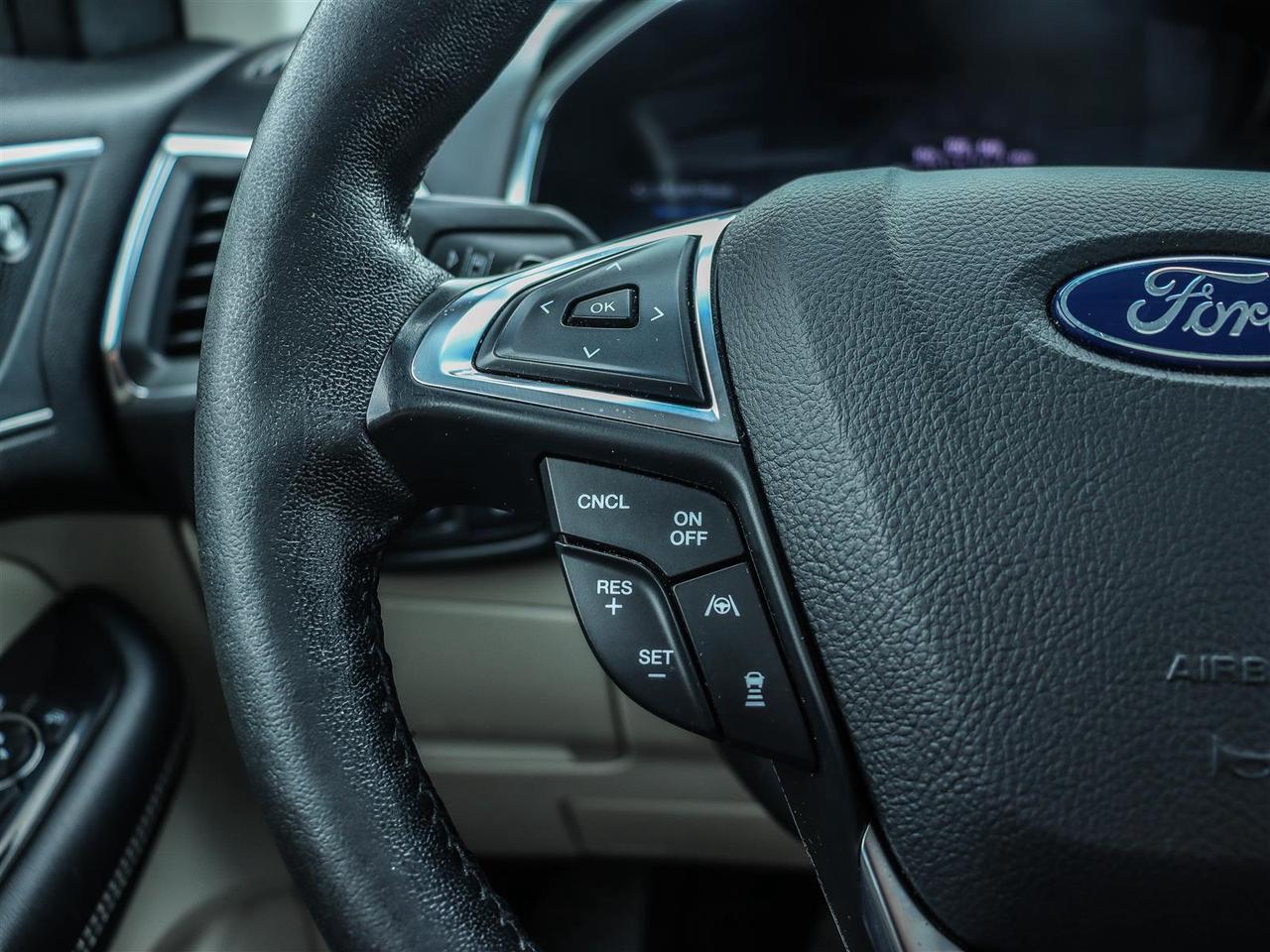 2020 Ford Edge Titanium Photo