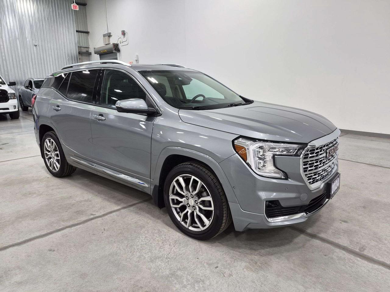 2024 GMC Terrain Denali 4x4, Heads Up Display, Pano Roof, 360 Cam! Photo