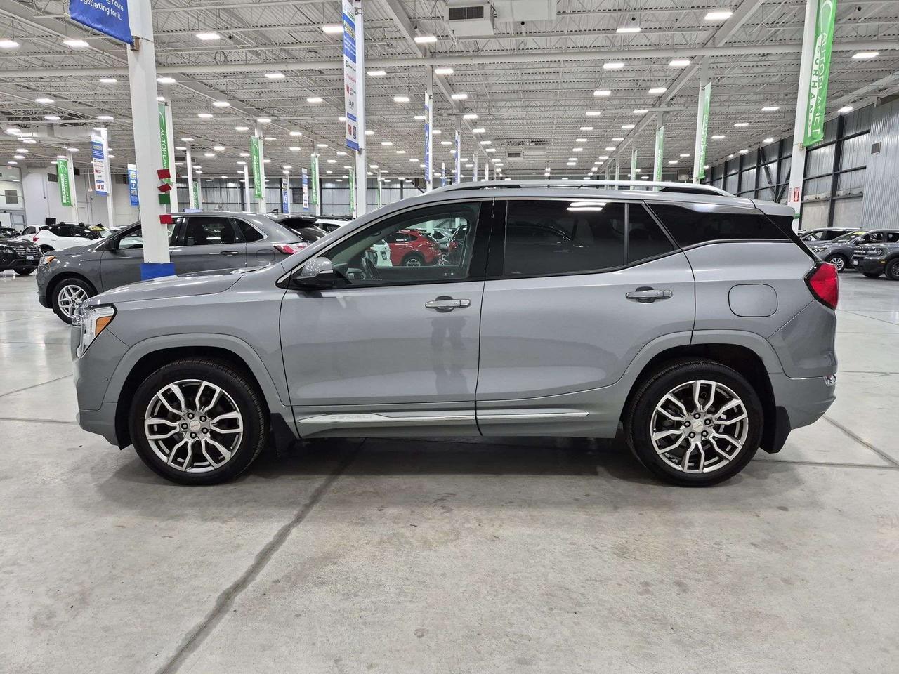 2024 GMC Terrain Denali 4x4, Heads Up Display, Pano Roof, 360 Cam! Photo4