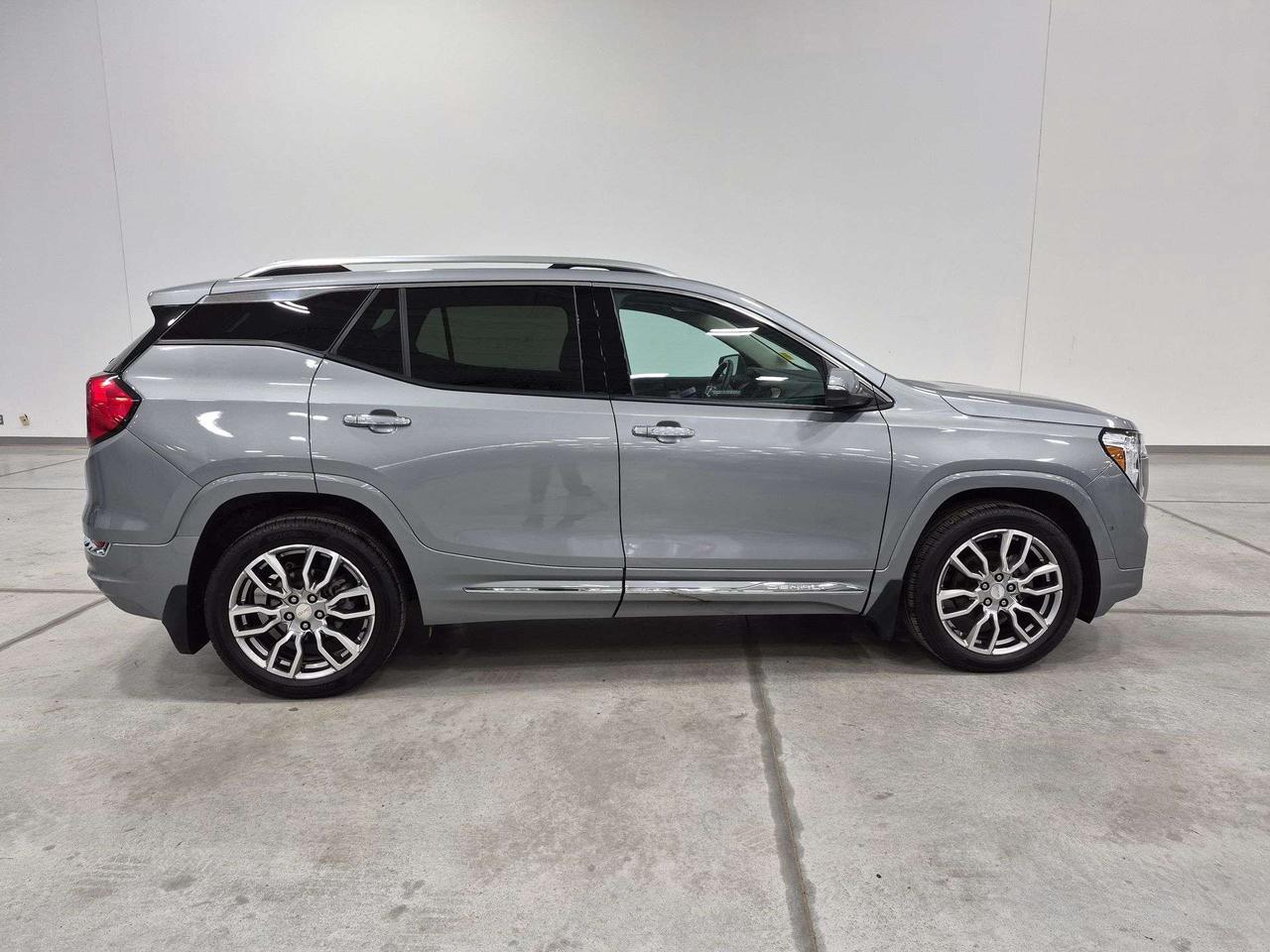2024 GMC Terrain Denali 4x4, Heads Up Display, Pano Roof, 360 Cam! Photo