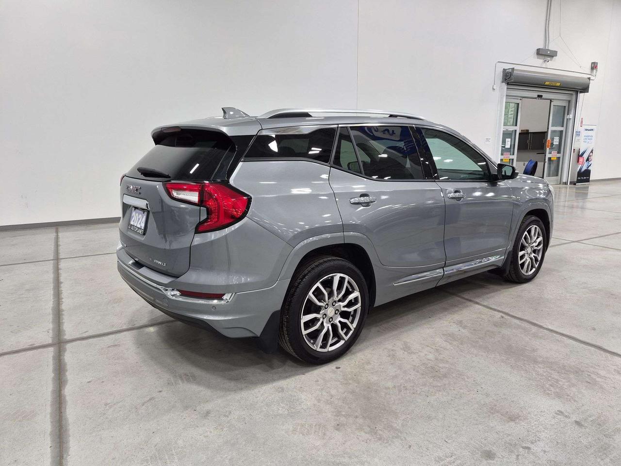 2024 GMC Terrain Denali 4x4, Heads Up Display, Pano Roof, 360 Cam! Photo