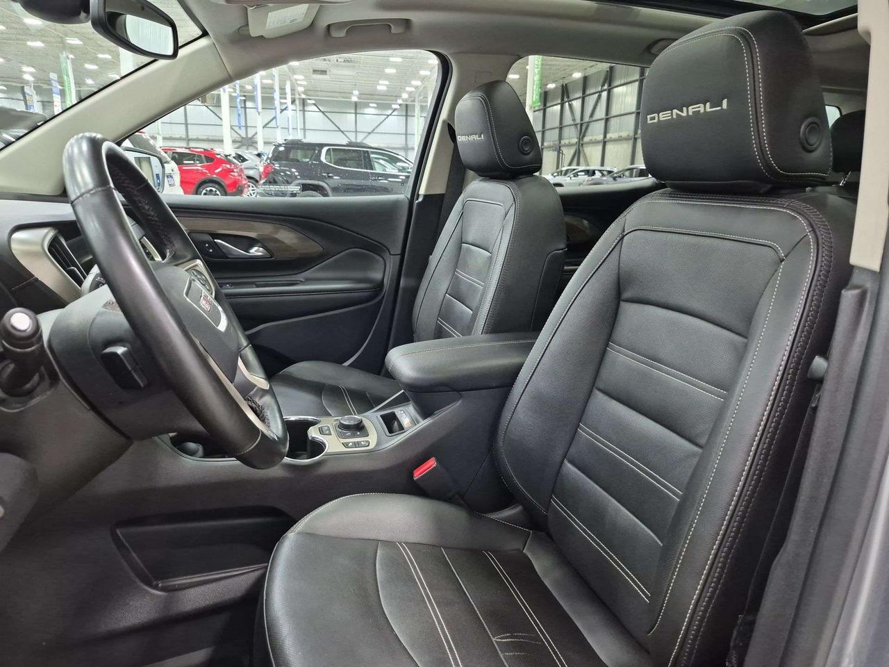 2024 GMC Terrain Denali 4x4, Heads Up Display, Pano Roof, 360 Cam! Photo