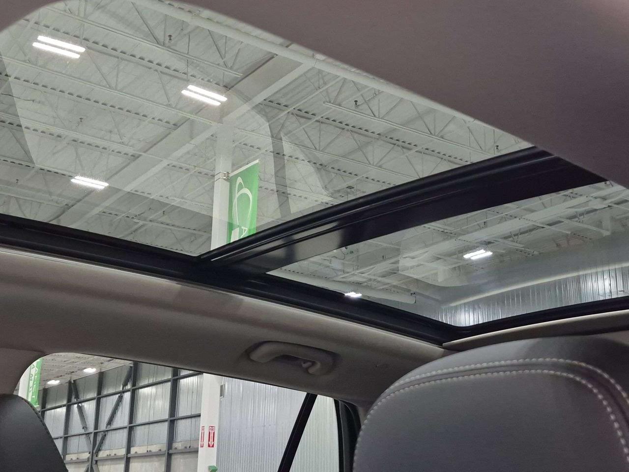 2024 GMC Terrain Denali 4x4, Heads Up Display, Pano Roof, 360 Cam! Photo