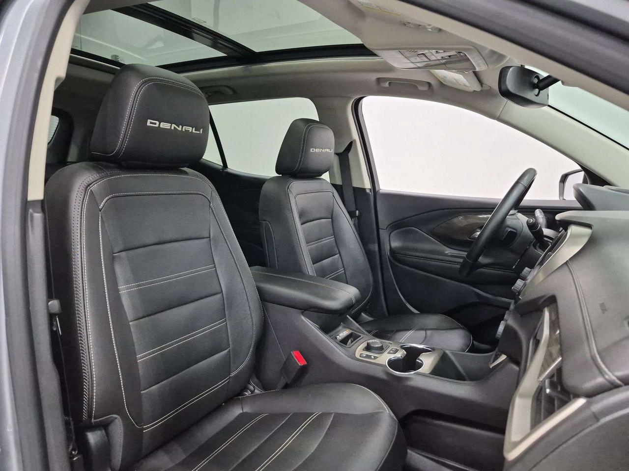 2024 GMC Terrain Denali 4x4, Heads Up Display, Pano Roof, 360 Cam! Photo
