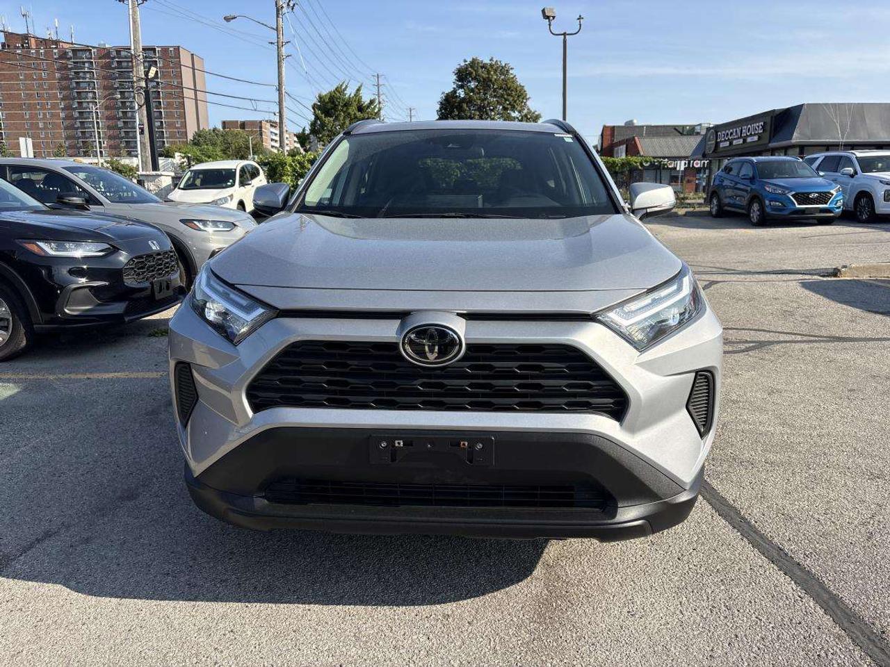 2024 Toyota RAV4 XLE AWD / CLEAN CARFAX Photo1