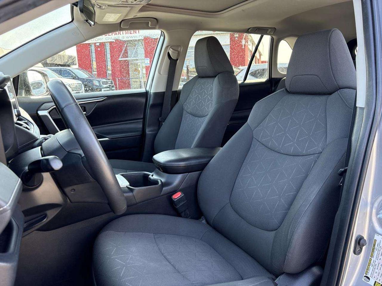 2024 Toyota RAV4 XLE AWD / CLEAN CARFAX Photo