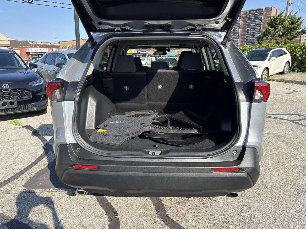 2024 Toyota RAV4 XLE AWD / CLEAN CARFAX Photo