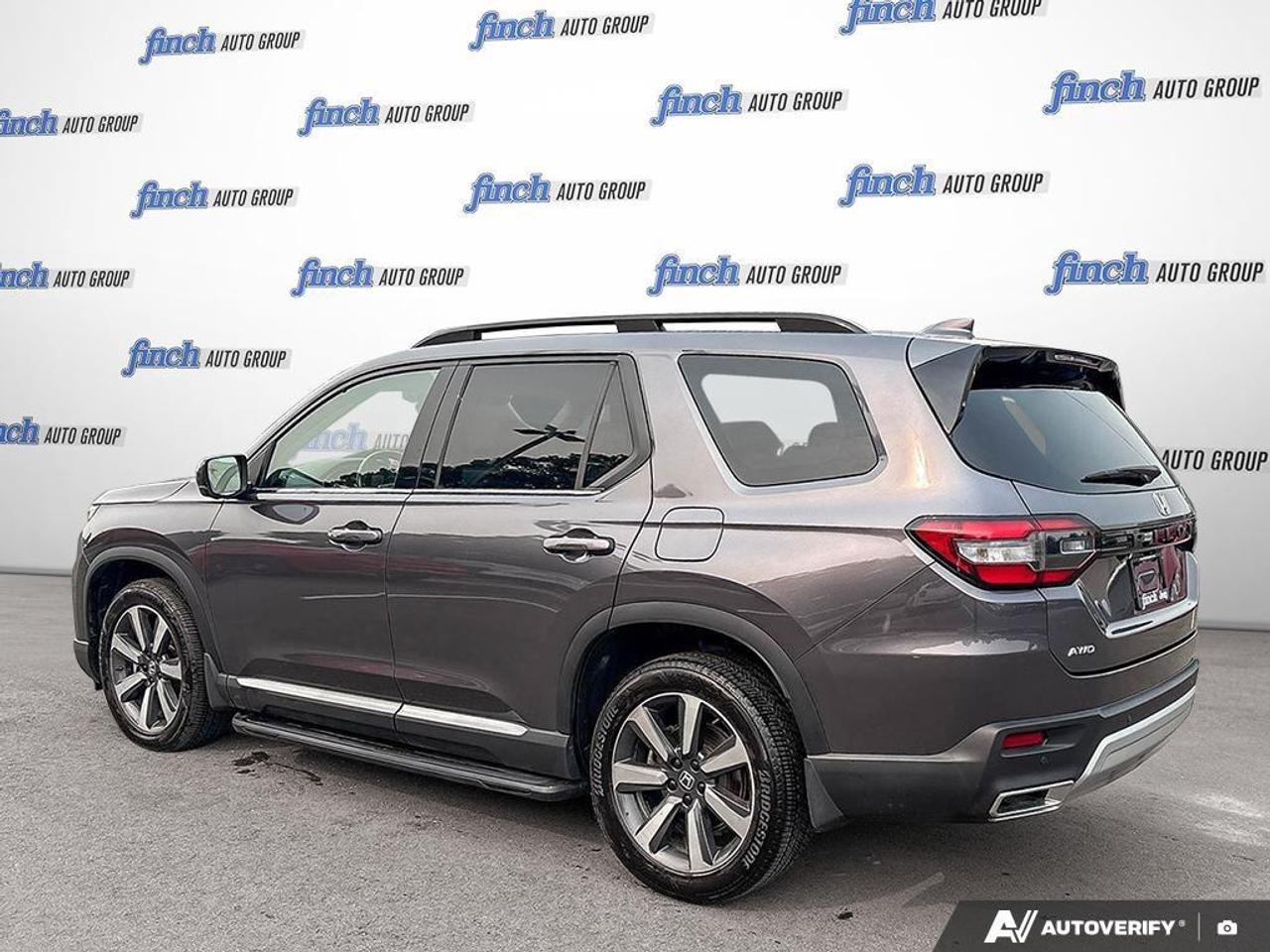 2023 Honda Pilot Touring 4dr All-Wheel Drive Photo3