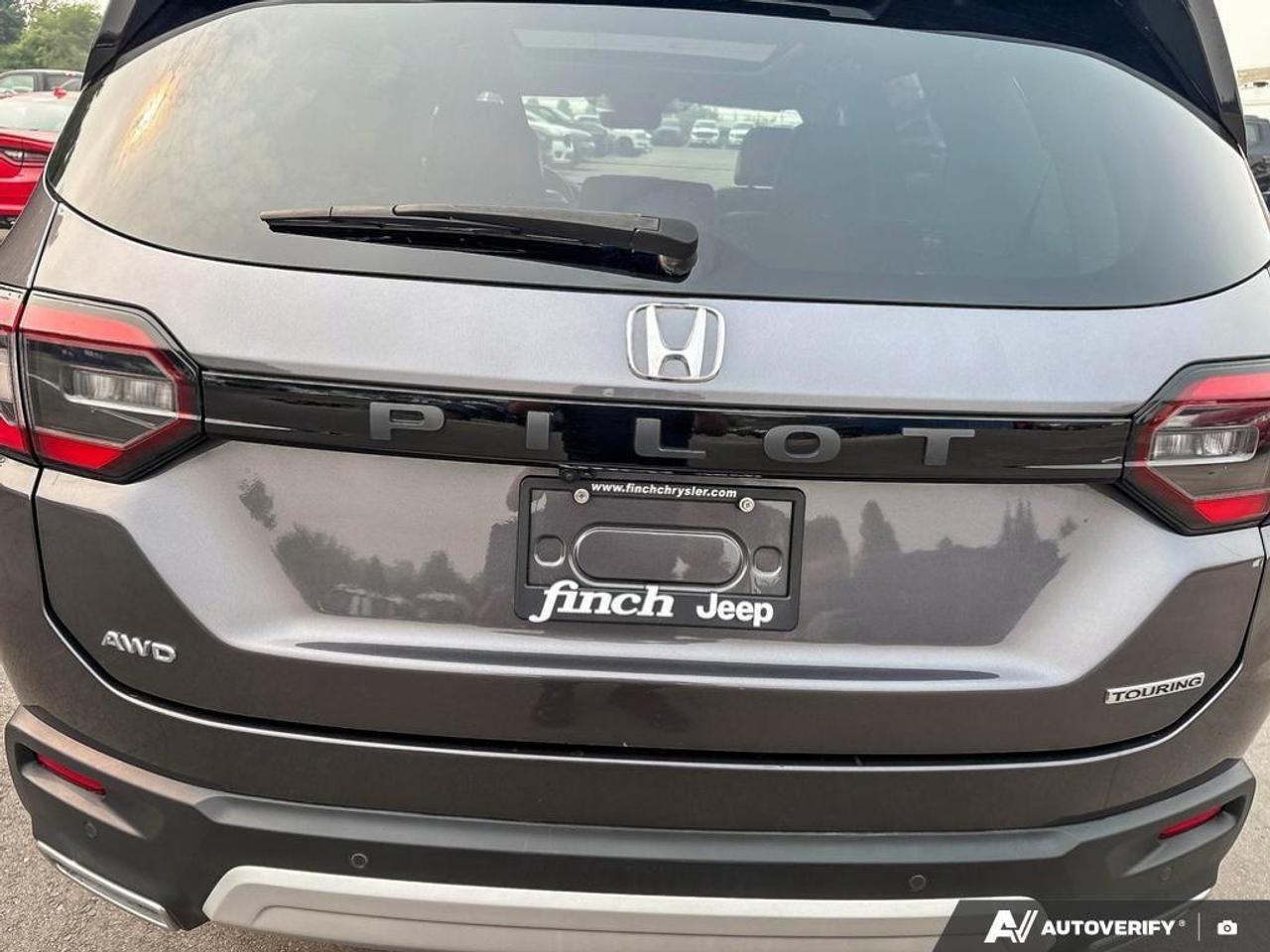 2023 Honda Pilot Touring 4dr All-Wheel Drive Photo