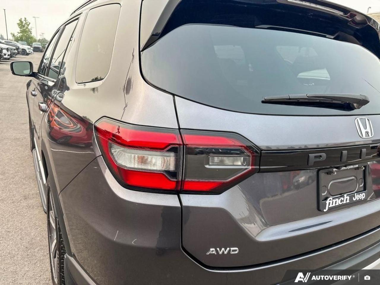 2023 Honda Pilot Touring 4dr All-Wheel Drive Photo