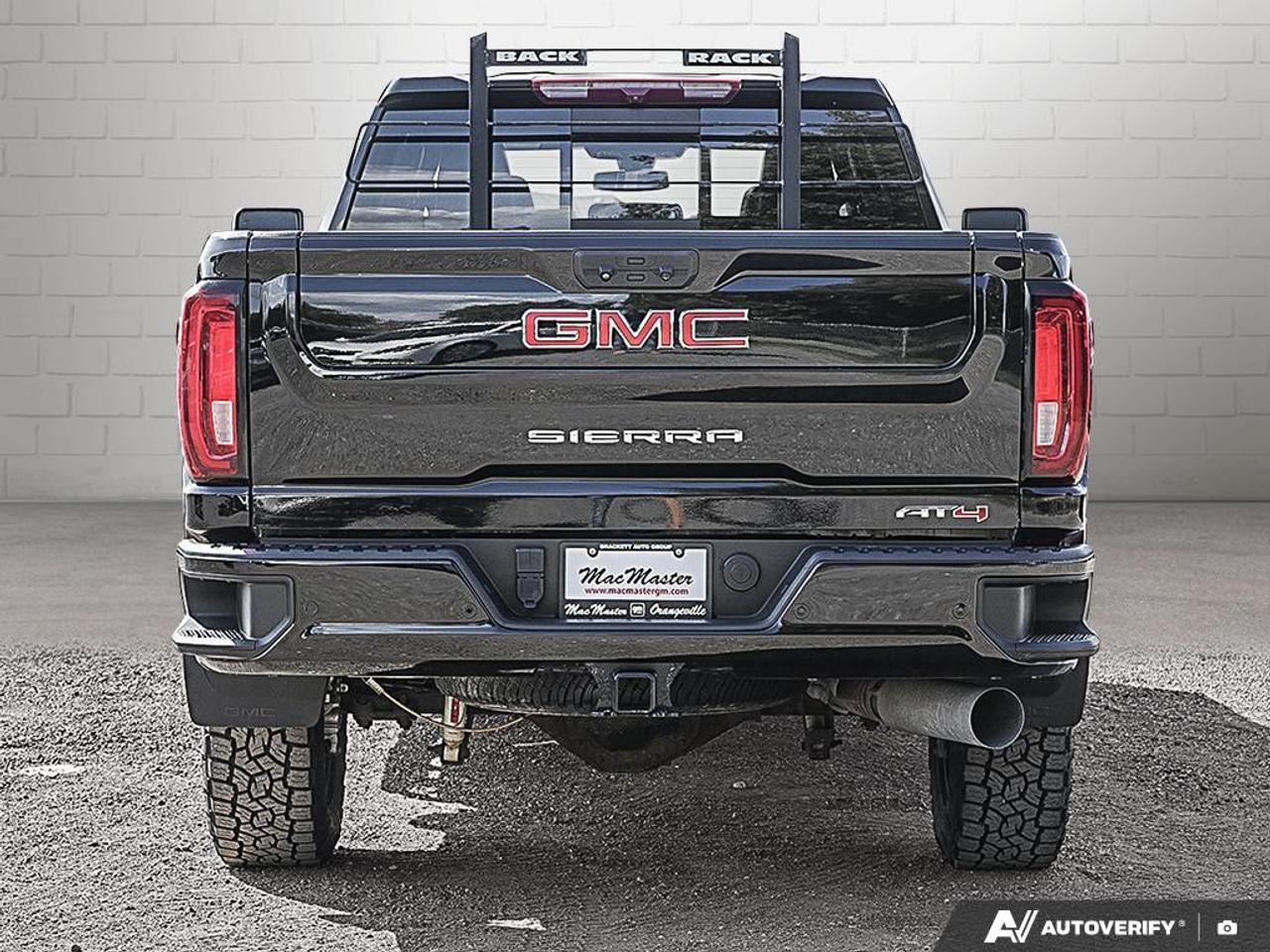 2023 GMC SIERRA 2500HD 4WD Crew Cab Long Box AT4 Photo3