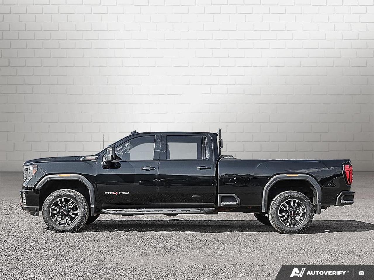 2023 GMC SIERRA 2500HD 4WD Crew Cab Long Box AT4 Photo1