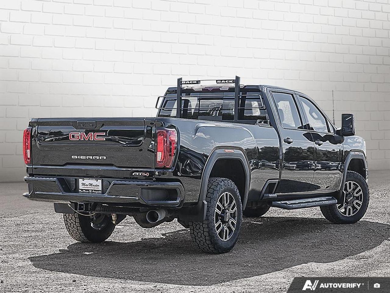 2023 GMC SIERRA 2500HD 4WD Crew Cab Long Box AT4 Photo4