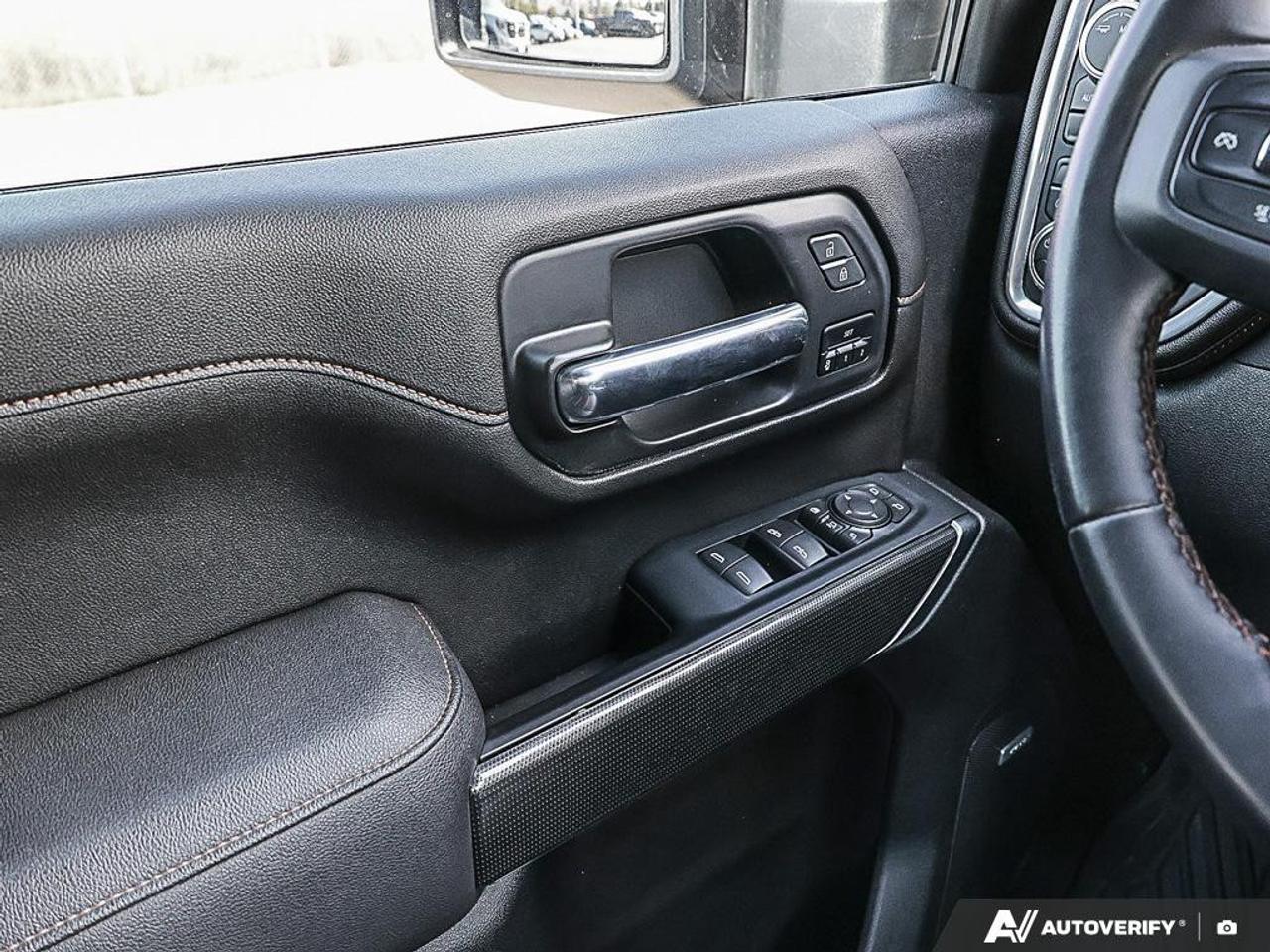 2023 GMC SIERRA 2500HD 4WD Crew Cab Long Box AT4 Photo