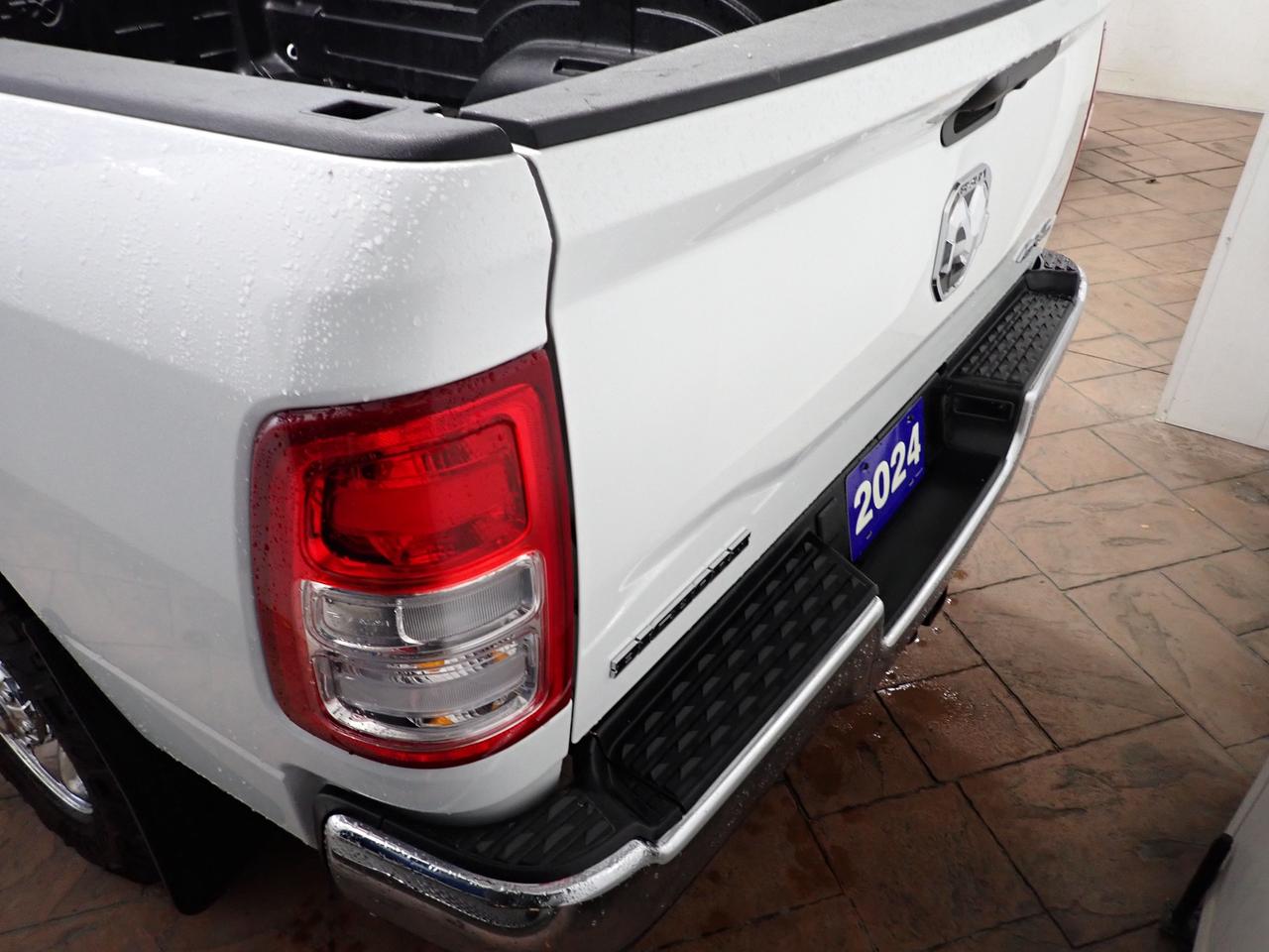 2024 RAM 2500 Big Horn 4WD CREW CAB 8' BOX *DIESEL* Photo