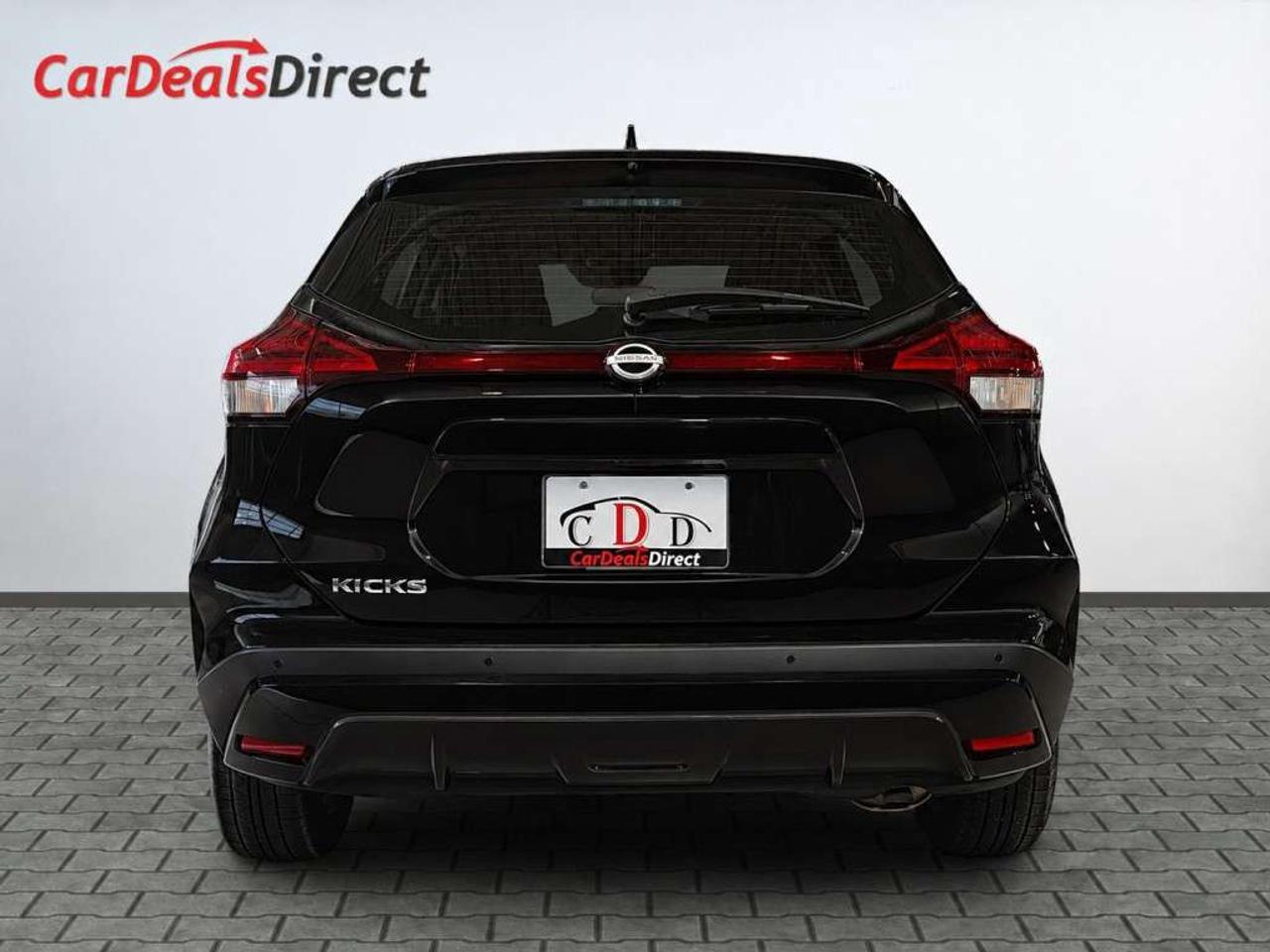 2025 Nissan Kicks S       Touchscreen with Apple CarPlay/Android Auto   Blind Spot   Backup Camera   Push Start   Clean Carfax   Heated Sea Photo
